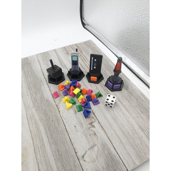 Hasbro 2003 Trivial Pursuit DVD Pop Culture Game Replacement Tokens Pie And Dice - Picture 1 of 8